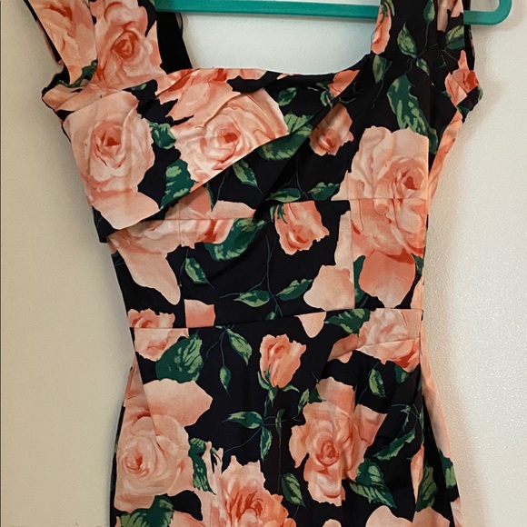 The Pretty Dress Company Dresses & Skirts - Rose Floral Print Fitted Dress—Get noticed!